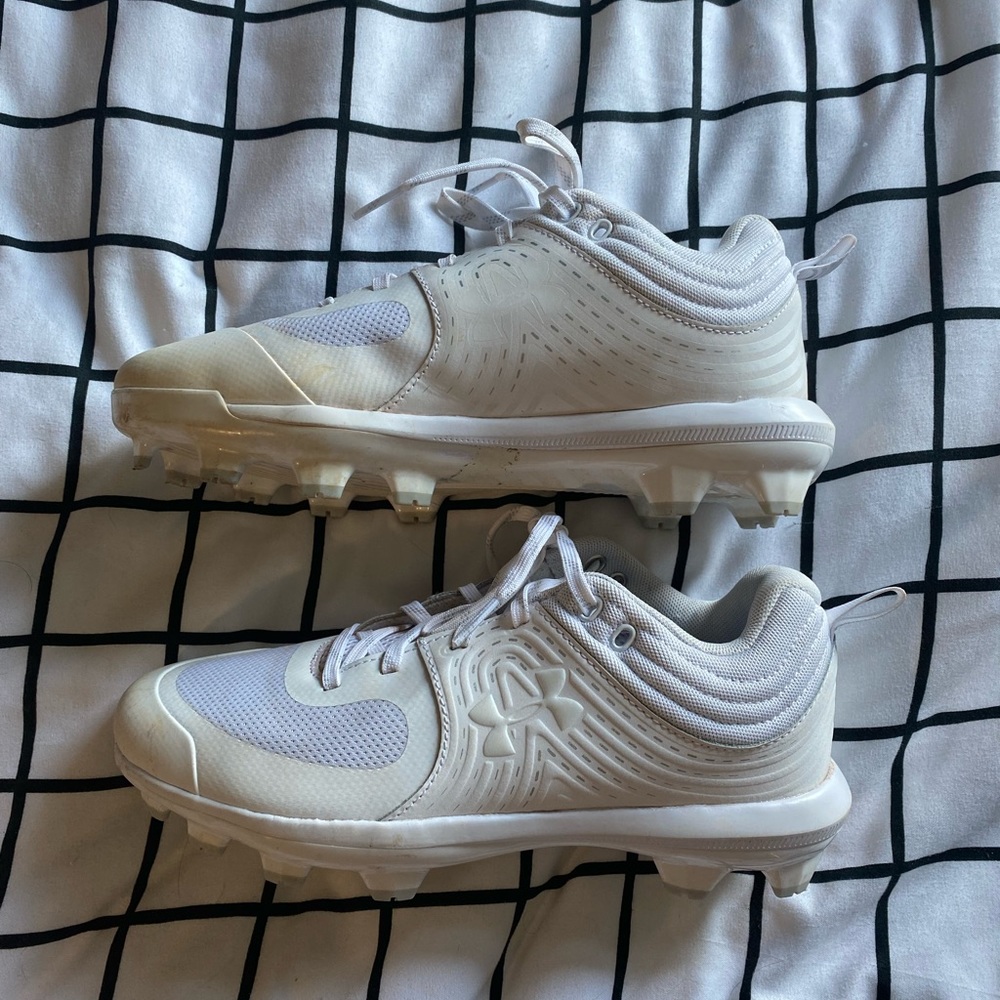 •under armour softball cleats•